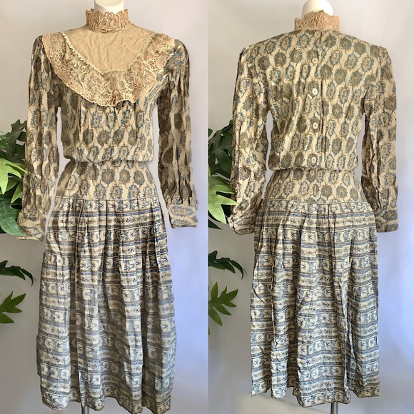 v i n t a g e :: Edwardian Prairie Regency Granny Core Lace Bib Pleated Dress - Picture 2 of 13